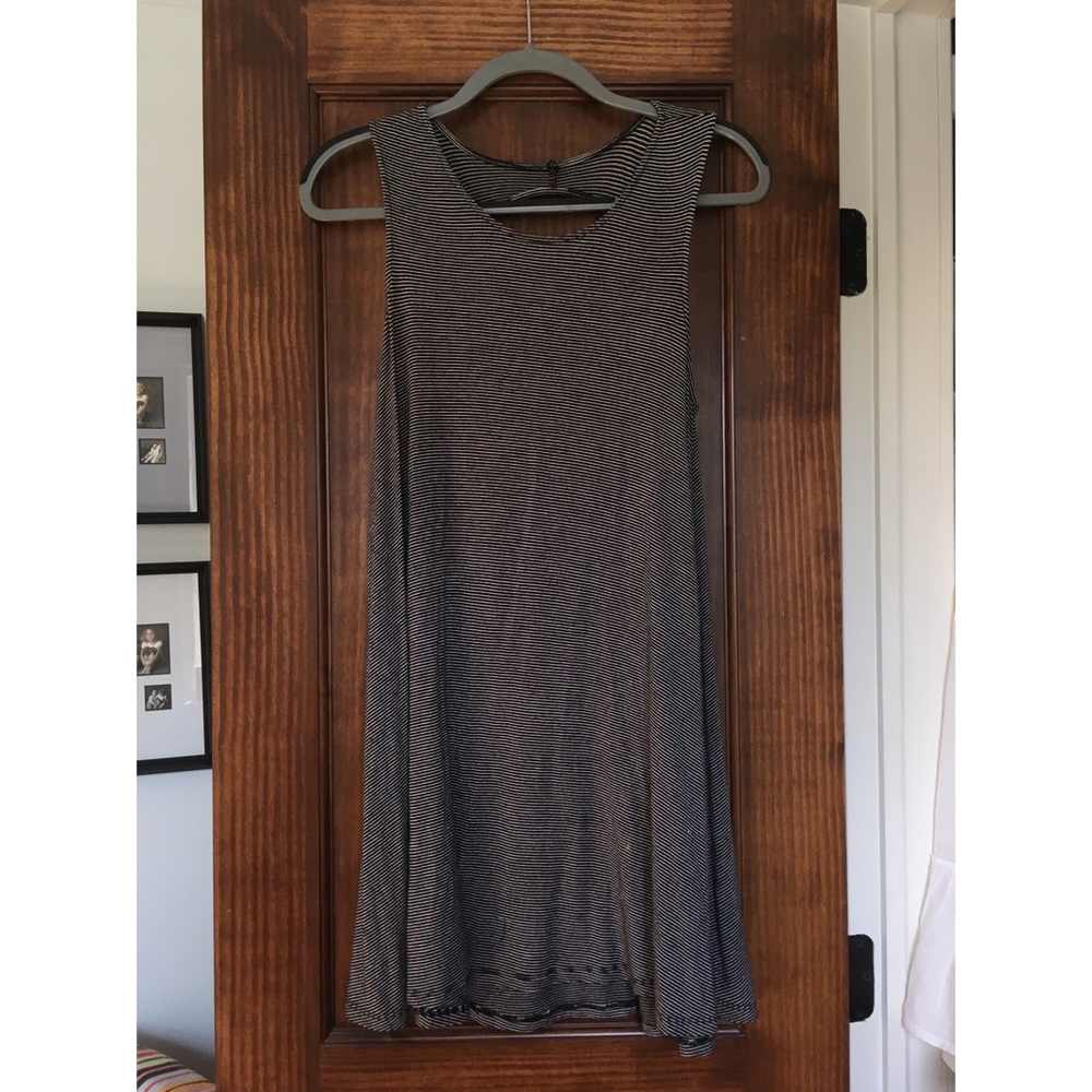 AE Dress with Keyhole Back Detail